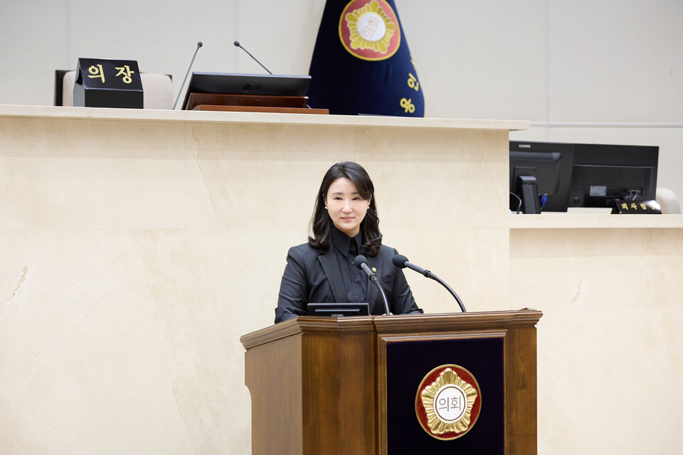 용인특례시의회 박은선 의원(보정·죽전·상현/국민의힘)은 24일 열린 제296회 임시회 제2차 본회의 5분 자유발언에서 학교 밖 생활권에서 발생하는 아동 유괴 위험 대응을 지자체가 직접 나서야 한다고 촉구했다./ 용인특례시의회 제공