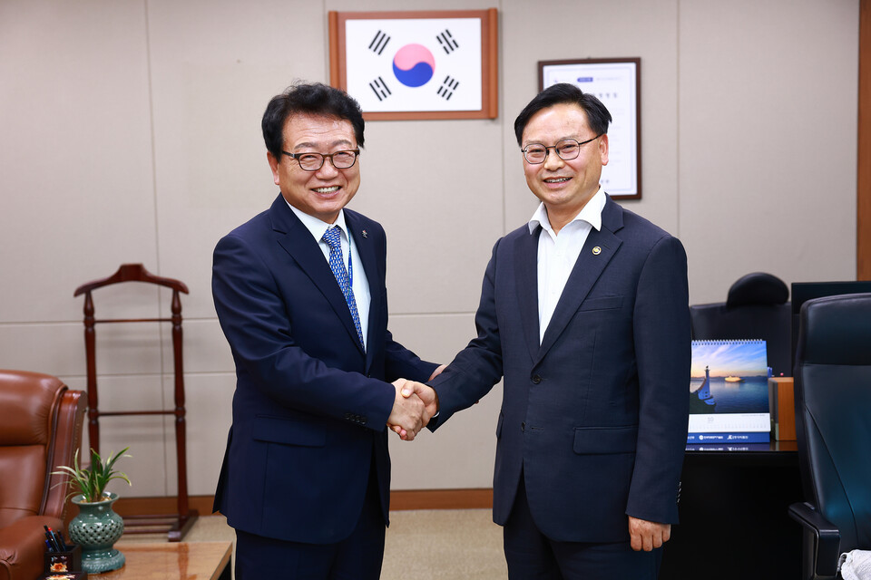 손병복울진군수 ,해양수산부를 방문해 김성범 차관과 면담 추진.사진=울진군 제공