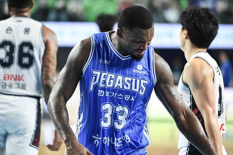 퍼킨스가 아쉬워하고 있다. /KBL 제공