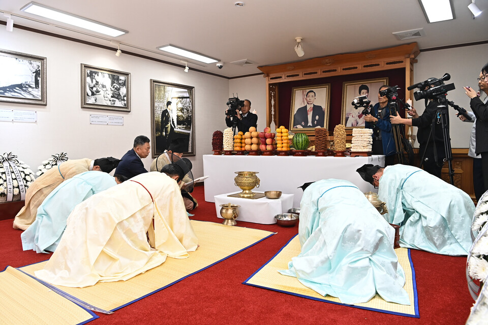 내일생 조국과 민족을 위하여 끝나지 않는 박정희 대통령 추모제 및 추도식 개최. 사진=구미시 제공