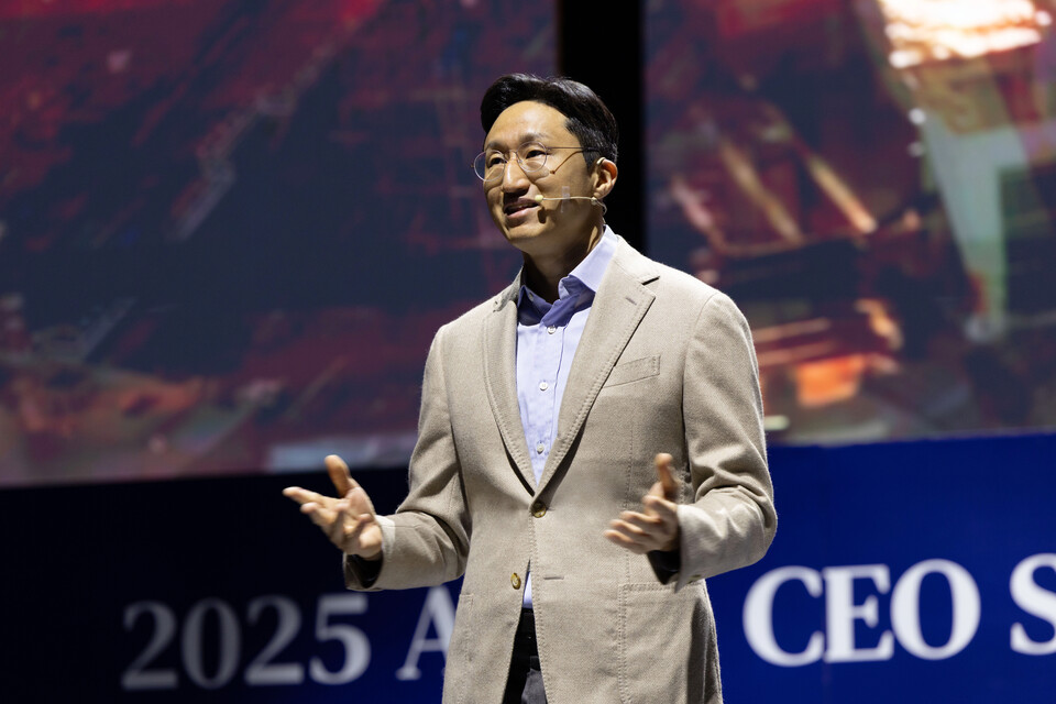 정기선 HD현대 회장이 27일 열린 APEC CEO 서밋 부대행사인 ‘퓨처 테크 포럼: 조선’에서 기조연설을 하고 있다./HD현대 