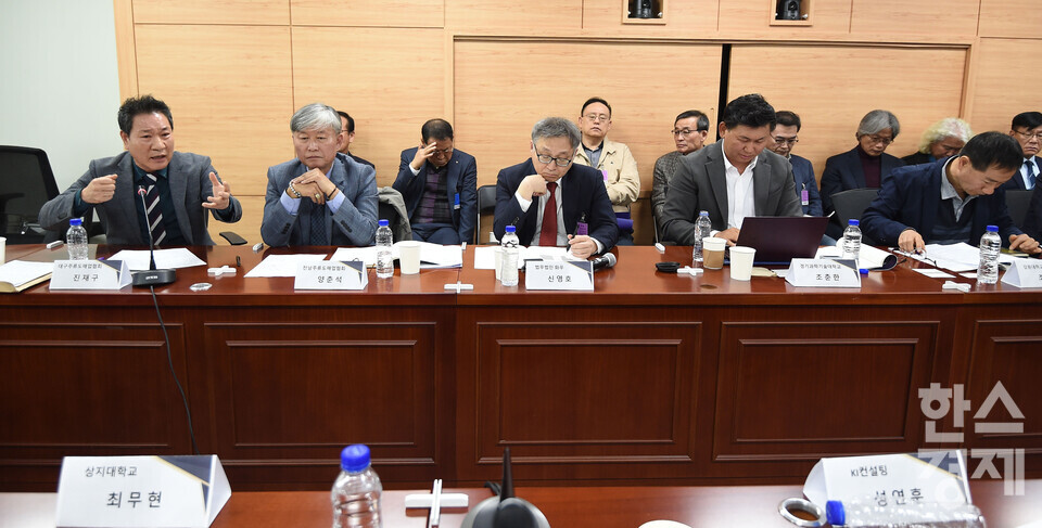 진재구 대구주류도매업협회장이 28일 오후 서울 여의도 국회 의원회관에서 열린 ‘지방주류유통업 활성화’를 위한 규제합리화 및 정책개선 토론회에서 발언을 하고 있다./ 이호형 기자 leemario@sporbiz.co.kr 2025.10.28