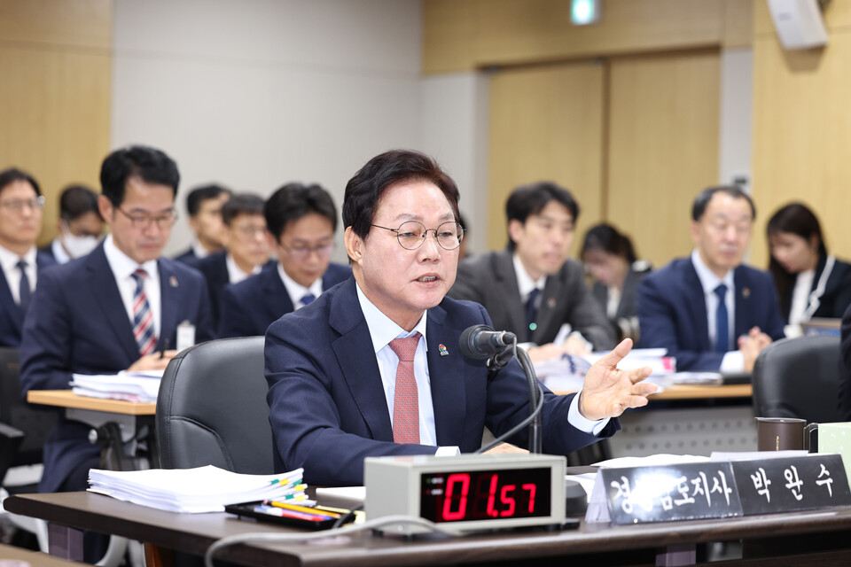 “이번 국정감사에서 지적하거나 제안된 사항은 검토하고 분석해 미흡한 부분은 개선하고, 향후 정책에 반영하겠다”라고 28일 도청에서 열린 국회 행정안전위원회 국정감사에서  전해     사진= 경상남도청