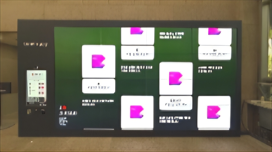 시청 로비 입구 우측 벽면에 들어서는 '기부자 명예의 전당’ 전광판 모습. 사진=부산시