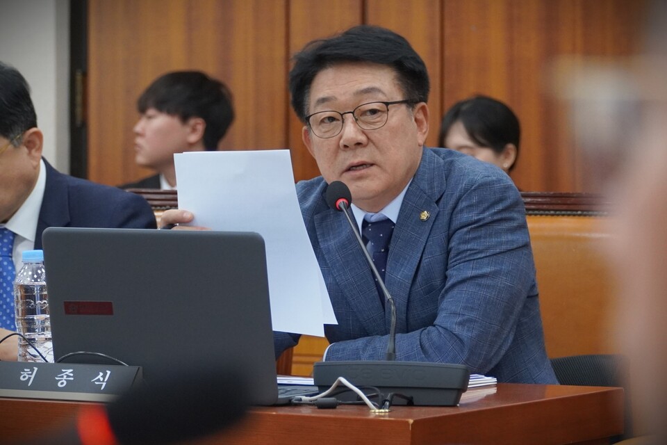 국민 10명 중 3명은 중소기업과 소상공인 지원을 위해 정부가 가장 우선해야 할 정책으로 '비용부담 완화'를 꼽았다./허종식 의원실