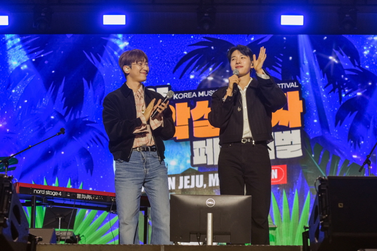 '2025 음악실연자 페스티벌'에 공연 중인 멜로망스./한국음악실연자연합회