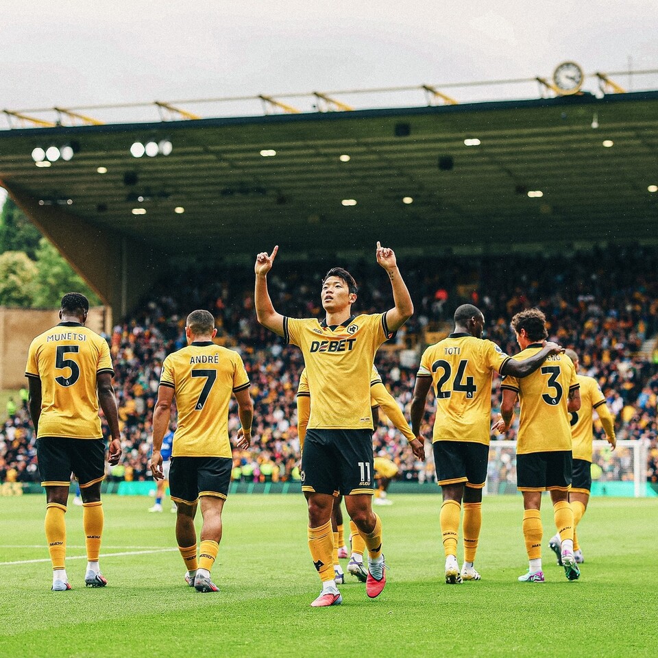 울버햄프턴 황희찬(11번). /구단 페이스북