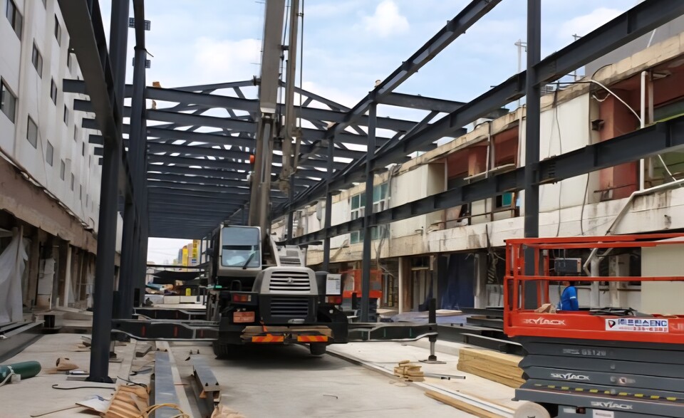 2019년 당시 상인회는 노점상과 점포 상인 간 자율 합의를 통해 자진 철거 및 재배치 절차를 진행했으며, 이 내용은 팔달구청과 수원시 지역경제과에도 공식적으로 공유됐다. 2019년 시장 현대화사업 당시 사진./ 제보자 제공