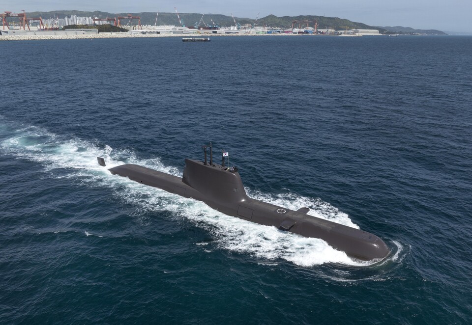 HD현대중공업이 건조해 지난 2016년 대한민국 해군에 인도한 장보고-Ⅱ(214급) 잠수함 ‘윤봉길함’의 시운전 모습./HD현대