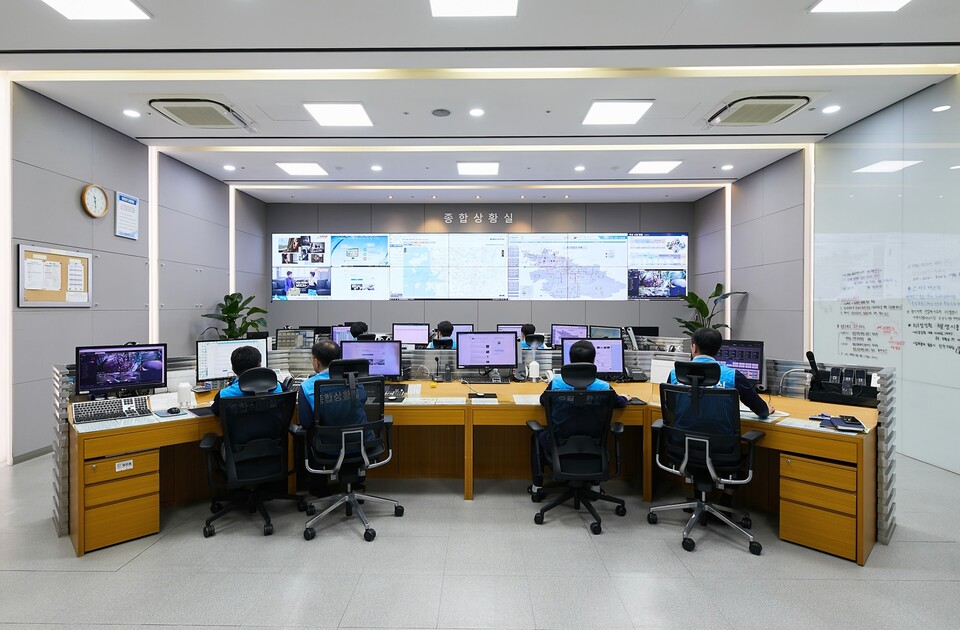 삼천리가 고객이 안전하고 편리하게 도시가스를 이용할 수 있는 에너지 사용환경을 조성하는 데 앞장서고 있다./삼천리