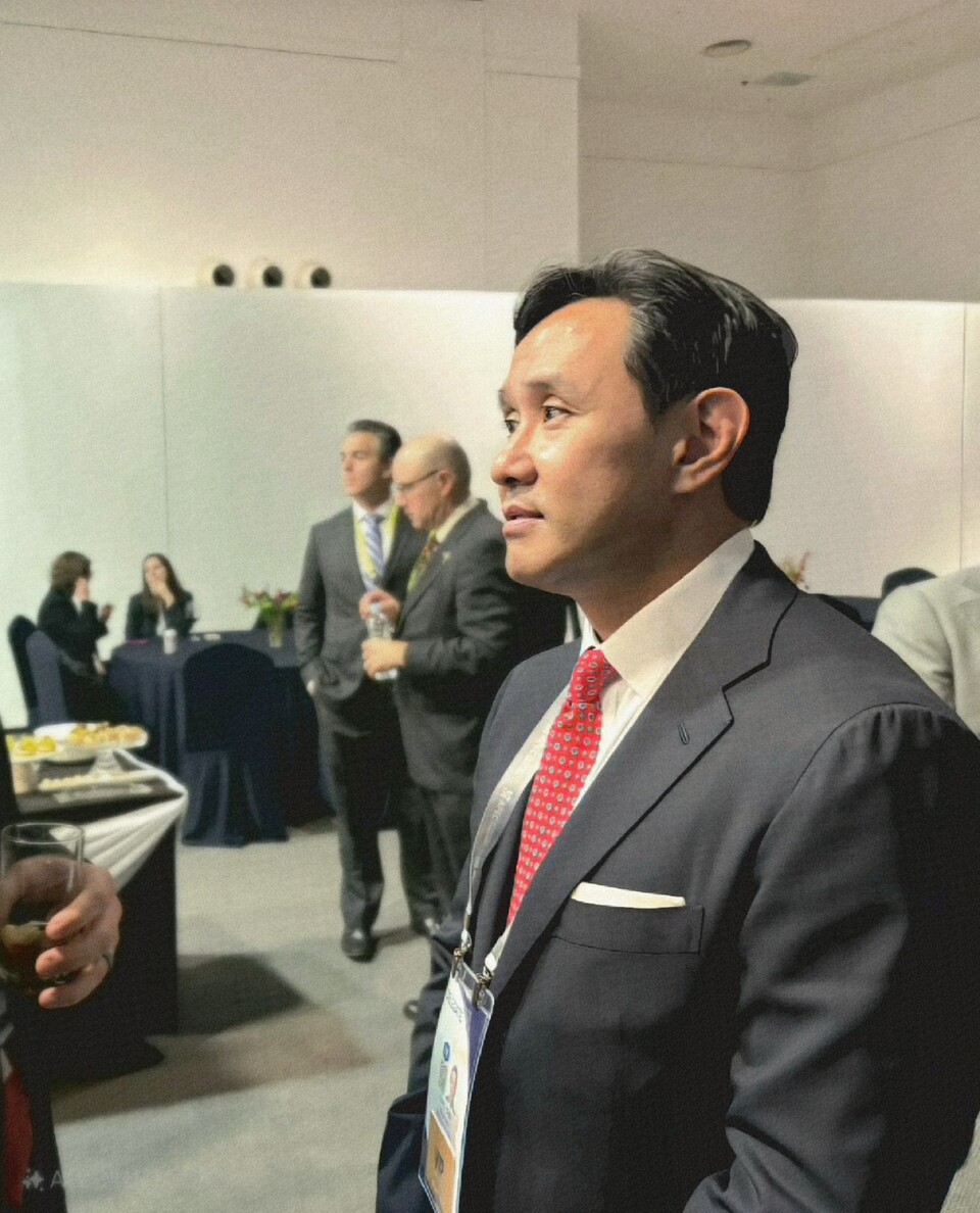 최윤범 고려아연 회장이 지난 29일 경주 예술의 전당 화랑홀에서 열린 아시아태평양경제협력체(APEC) CEO 라운드테이블에 참석했다./고려아연