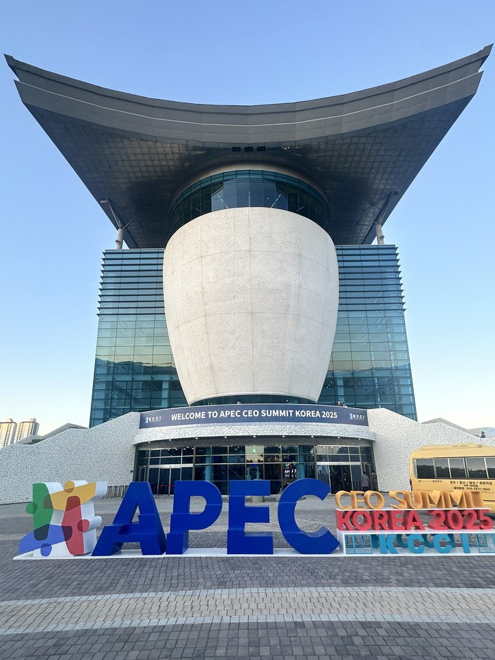 경주예술의전당에서 28일부터 열린 ‘2025 APEC CEO 서밋’ 현장 전경. / 고예인 기자 