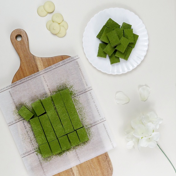 말차생초콜릿에는 프랑스산 생크림(유크림)과 화이트 초콜릿 그리고 말차의 명산지로 꼽히는 일본의 교토 우지 말차를 사용했다. /한국마루비시 제공