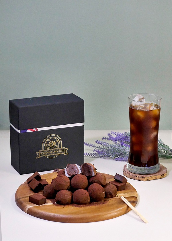 통초코 찹쌀떡 제품인 ‘메종드쇼콜라 (Maison de Chocolat)’도 인기다. 이름은 ‘초콜릿의 집’을 의미하는 프랑스어를 차용한 것으로 찹쌀떡 속에 생초콜릿을 통째로 넣어 만들었다. /한국마루비시 제공