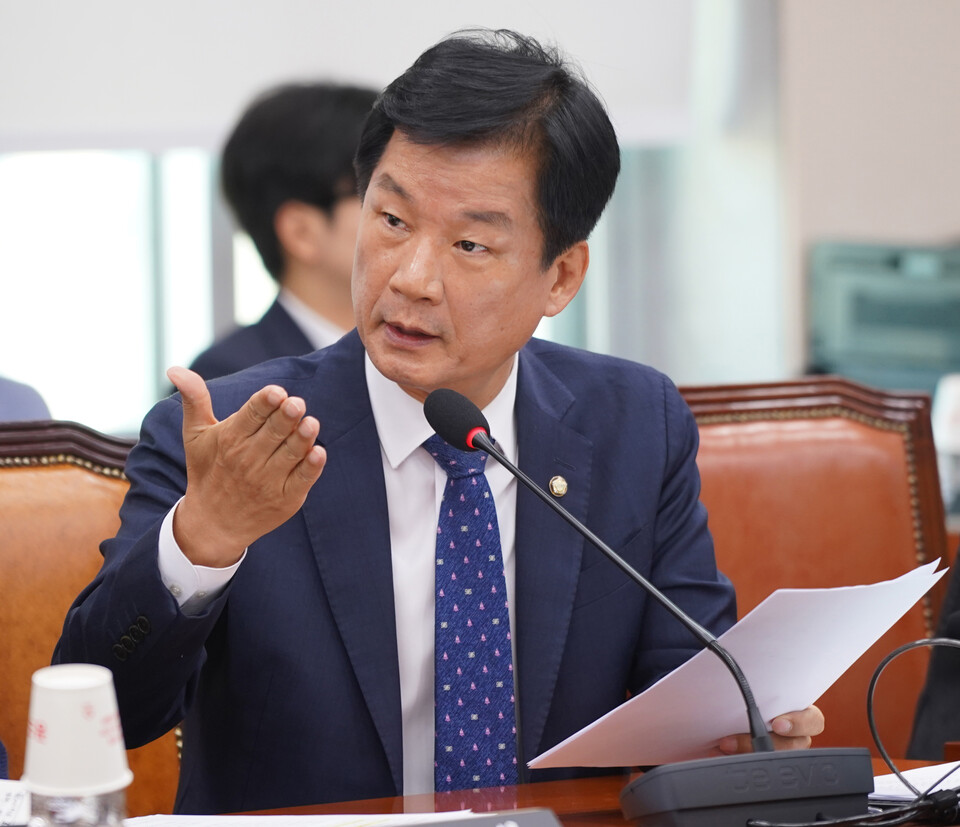 박균택 의원이 국정감사에서 법무부를 상대로 질의하고 있다. /사진=박 의원실