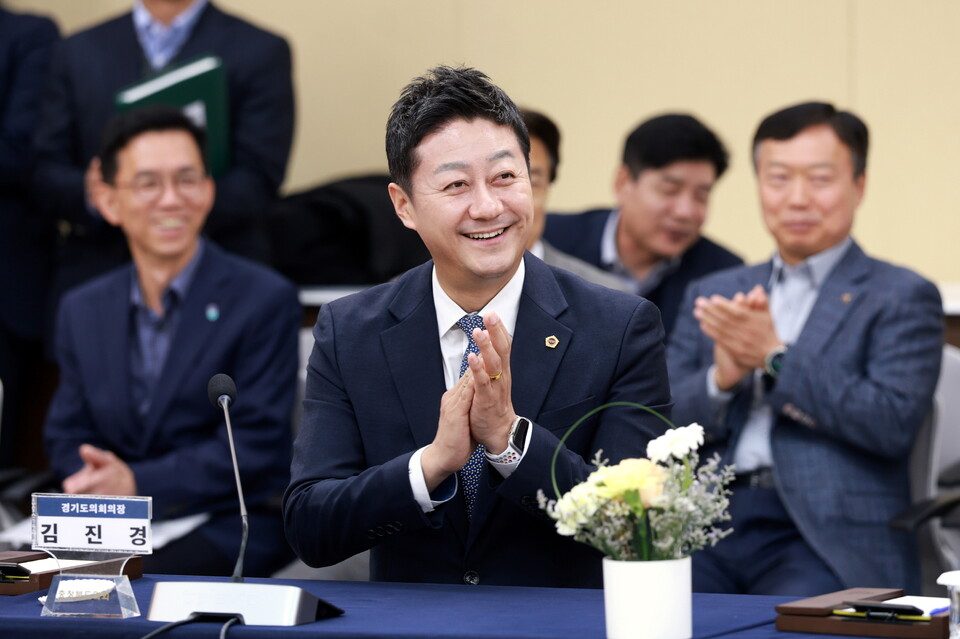 김진경 경기도의회 의장(더불어민주당, 시흥3)이 30일 충청북도의회에서 열린 ‘대한민국시도의회의장협의회 2025년 제6차 임시회’에 참석해 지방의회 권한 확대와 기능 강화 등 다양한 의제를 논의했다./ 경기도의회 제공