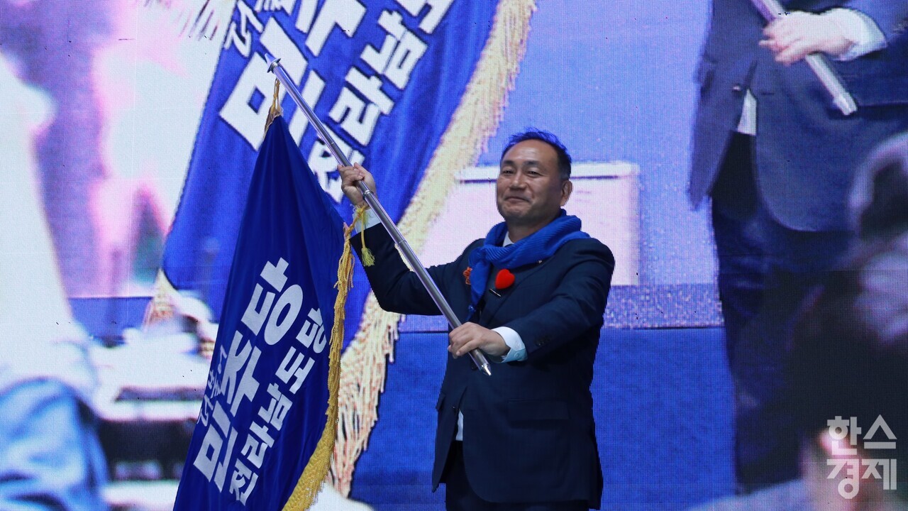 ▲김원이 국회의원이 2일 나주 종합스포츠파크 다목적체육관에서 열린 더불어민주당 전남도당 제2차 임시당원대회에서 신임 도당위원장으로 선출됐다.