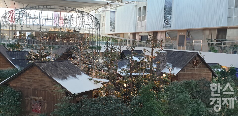 크리스마스 테마의 H빌리지 / 이현령 기자