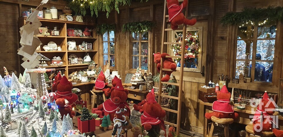 선물공방의 일하는 해리들 / 이현령 기자