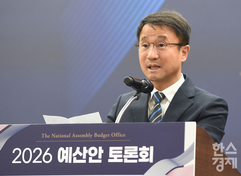 한병도 국회 예산결산특별위원장이 3일 오후 서울 여의도 국회 의원회관에서 열린 2026년도 예산안 토론회에서 축사를 하고 있다./ 이호형 기자 leemario@sporbiz.co.kr 2025.11.03