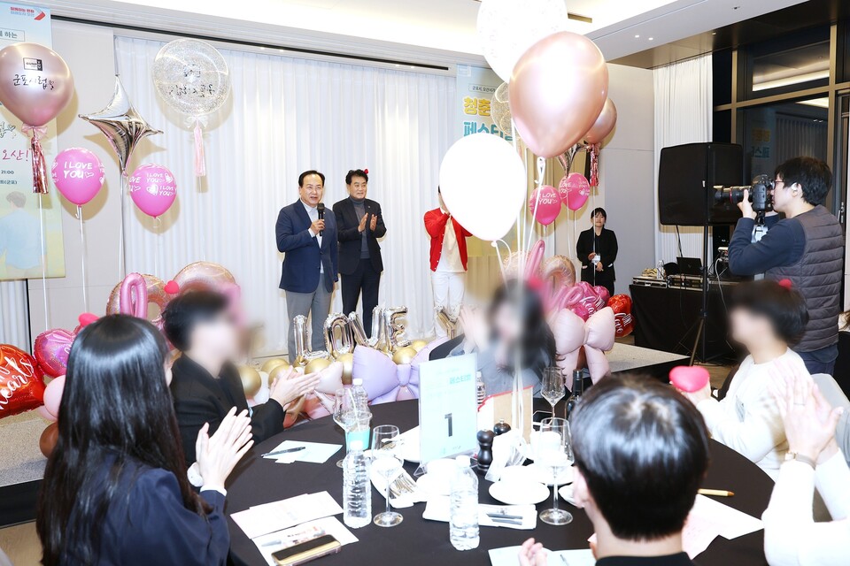 오산시(시장 이권재)와 군포시가 협력해 추진한 첫 공동 청년 교류 프로그램 ‘청춘만남 페스티벌 – SOLO만 오산×군포시럽’에서 9쌍의 커플이 탄생했다./ 오산시 제공