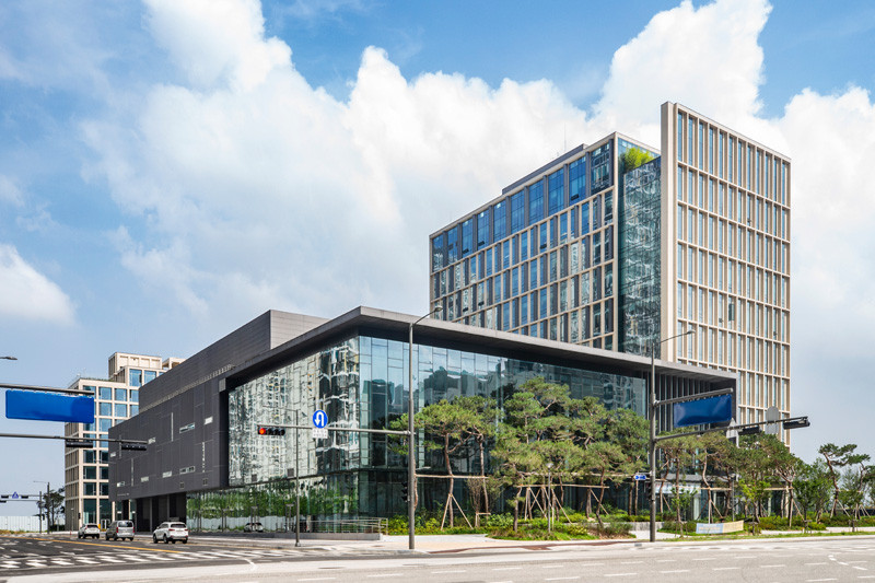 시흥시(시장 임병택)는 세계보건기구(WHO)와 보건복지부가 공동 추진하는 ‘글로벌 바이오 인력양성 허브(GTH-B)’ 사업의 일환으로, 11월 3일부터 7일까지 서울대 시흥캠퍼스 내 경기시흥 SNU 제약바이오인력양성센터에서 ‘항체의약품 생산공정 실습교육’을 진행한다고 밝혔다./ 시흥시 제공