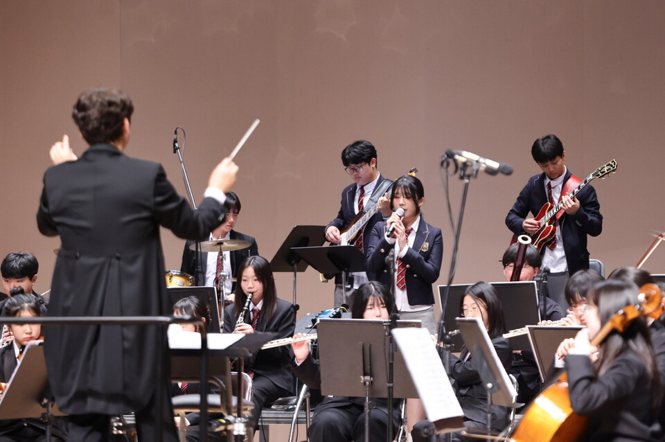 의왕시(시장 김성제) 산하 의왕시청소년수련관이 주관한 ‘꿈누리오케스트라 제19회 정기연주회’가 11월 1일 계원예술대학교 우경아트홀에서 성황리에 개최됐다./ 의왕시 제공