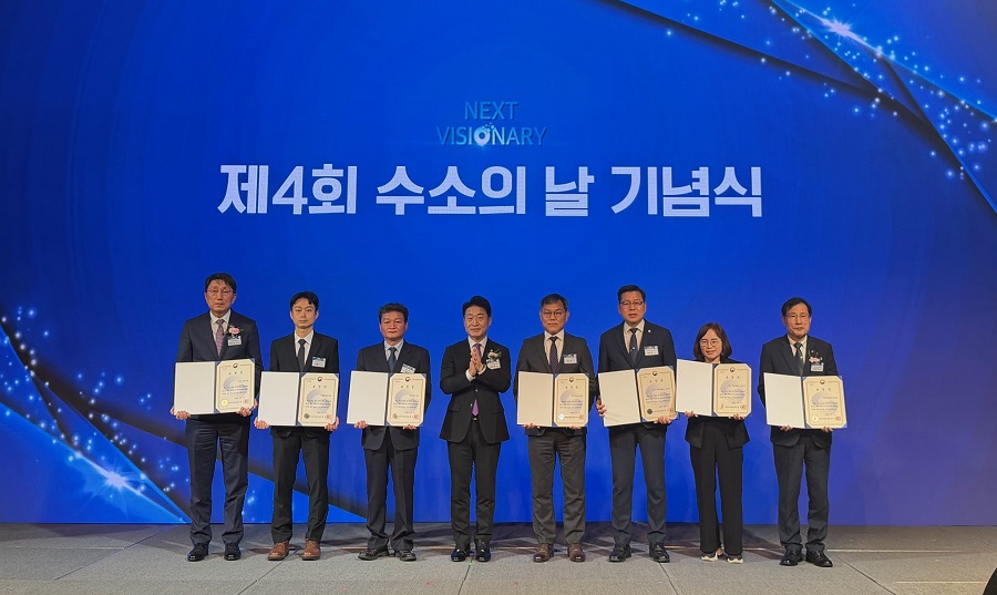 부안군은 3일 서울 더플라자호텔에서 열린 제4회 수소의 날 기념식에서 기후에너지환경부 장관상을 수상했다./부안군