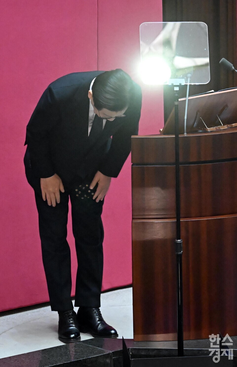 이재명 대통령이 4일 오전 서울 여의도 국회 본회의에서 2026년도 예산안에 대한 정부의 시정연설에 앞서 인사를 하고 있다. [사진공동취재단] leemario@sporbiz.co.kr 2025.11.04