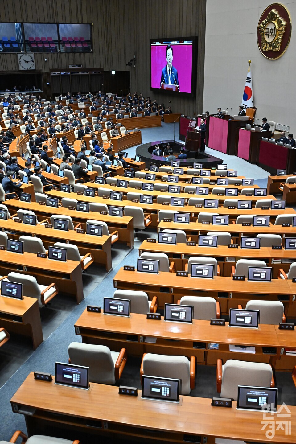 이재명 대통령이 4일 오전 서울 여의도 국회 본회의에서 국민의 힘 의원들이 불참 한 가운데 2026년도 예산안에 대한 정부의 시정연설을 하고 있다. [사진공동취재단] leemario@sporbiz.co.kr 2025.11.04