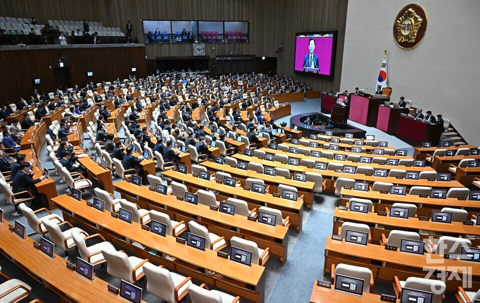 이재명 대통령이 4일 오전 서울 여의도 국회 본회의에서 국민의 힘 의원들이 불참 한 가운데 2026년도 예산안에 대한 정부의 시정연설을 하고 있다. [사진공동취재단] leemario@sporbiz.co.kr 2025.11.04