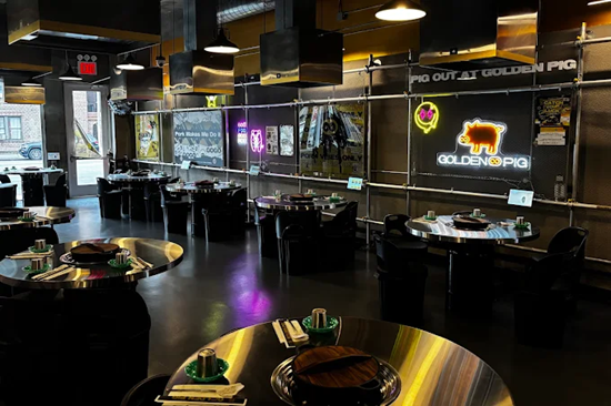 먼키POS·테이블오더 통합 시스템이 미국 뉴욕의 중대형 레스토랑 'Golden Pig'에 납품되며 현지 상용화에 성공했다./먼슬리키친