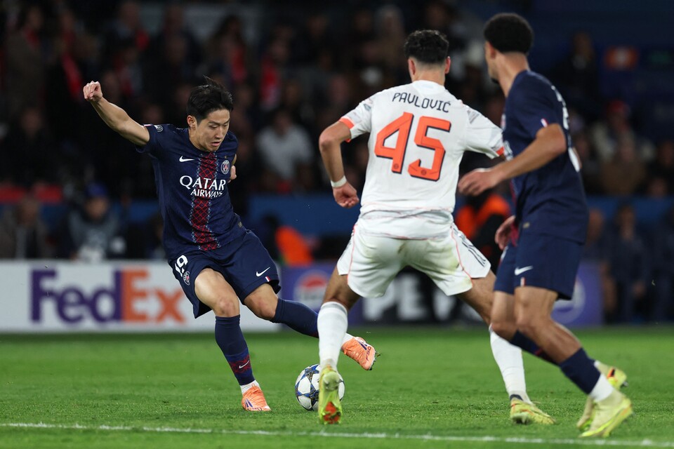 2025-2026 유럽축구연맹(UEFA) 챔피언스리그(UCL) 리그 페이즈 4차전 홈 경기에서 바이에른 뮌헨(독일)에 1-2로 패한 파리 생제르맹. 이강인은 후반 29분 주앙 네베스의 득점을 도우며 시즌 1호 어시스트를 올렸다. /연합뉴스