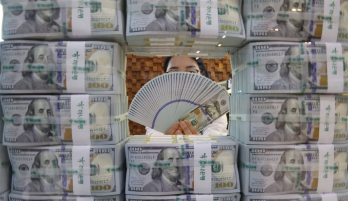 한국은행이 5일 발표한 2025년 10월말 기준 우리나라의 외환보유액은 4288.2억달러로 전월 4220.2억달러보다 68.0억달러 증가했다. / 연합뉴스