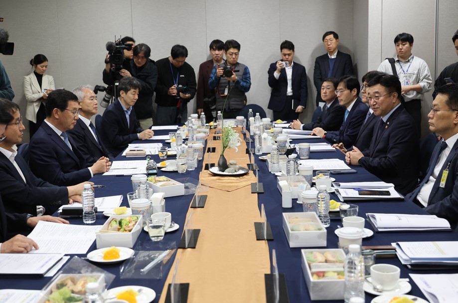 5일 서울 여의도 국회에서 열린 더불어민주당 행안위-행안부 당정협의에서 윤호중 행안부장관이 발언하고 있다. /연합뉴스