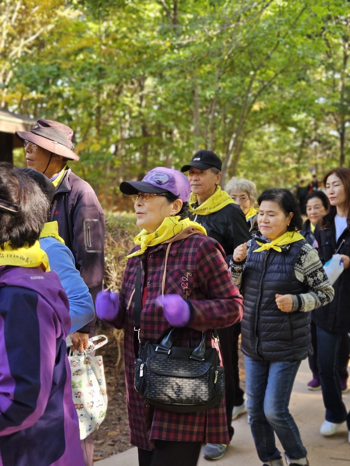 광산구 시민들이 한마음 치매극복 걷기행사에 나서고 있다. /사진=광산구