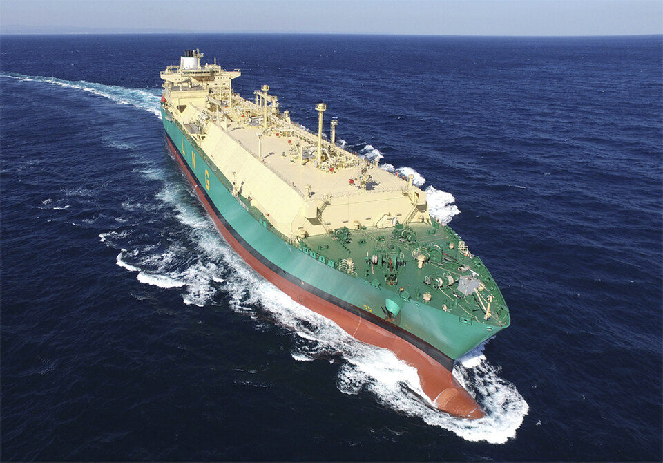 HD현대와 KCC가 공동 개발한 차단열 도료 적용 대상이 되는 LNG선 항공 사진./KCC