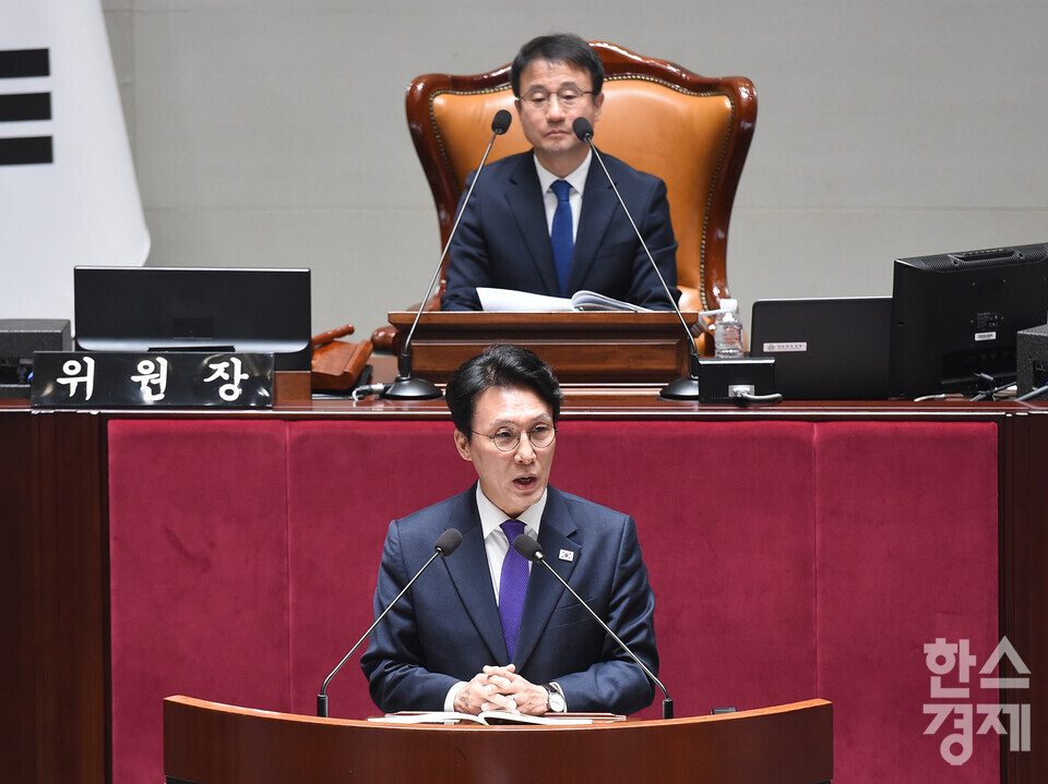 김민석 국무총리가 6일 오전 서울 여의도 국회에서 열린 제429회 국회(정기회) 제3차 예산결산특별위원회 전체회의에서 인사말을 하고 있다. / 이호형 기자 leemario@sporbiz.co.kr 2025.11.06