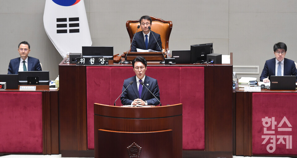김민석 국무총리가 6일 오전 서울 여의도 국회에서 열린 제429회 국회(정기회) 제3차 예산결산특별위원회 전체회의에서 인사말을 하고 있다. / 이호형 기자 leemario@sporbiz.co.kr 2025.11.06