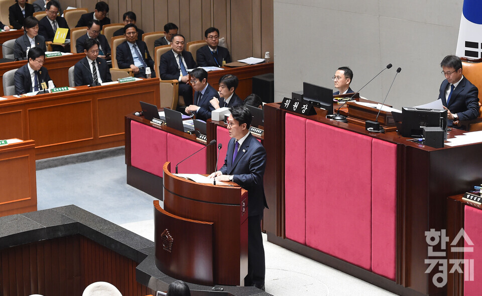 김민석 국무총리가 6일 오전 서울 여의도 국회에서 열린 제429회 국회(정기회) 제3차 예산결산특별위원회 전체회의에서 인사말을 하고 있다. / 이호형 기자 leemario@sporbiz.co.kr 2025.11.06