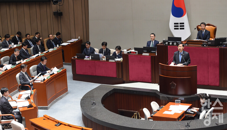 구윤철 경제부총리 겸 기획재정부 장관이 6일 오전 서울 여의도 국회에서 열린 제429회 국회(정기회) 제3차 예산결산특별위원회 전체회의에서 2026년도 정부예산 제안 설명을 하고 있다./ 이호형 기자 leemario@sporbiz.co.kr 2025.11.06