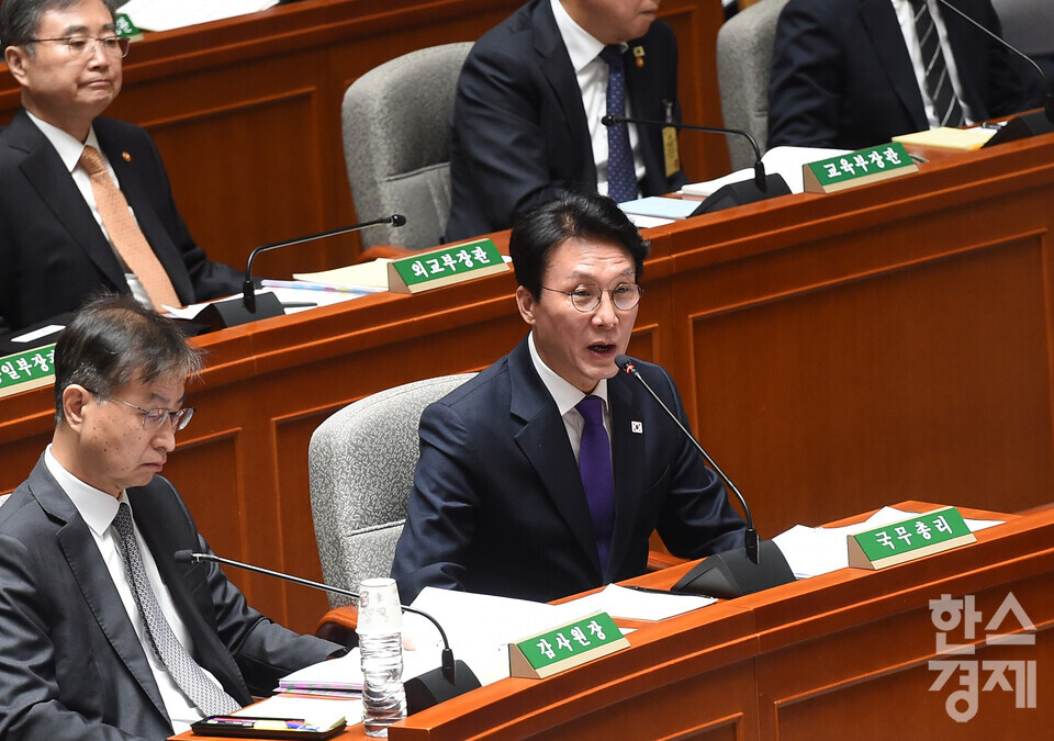 김민석 국무총리가 6일 오전 서울 여의도 국회에서 열린 제429회 국회(정기회) 제3차 예산결산특별위원회 전체회의에서 국민의 힘 강승규 위원 질의에 답하고 있다. / 이호형 기자 leemario@sporbiz.co.kr 2025.11.06