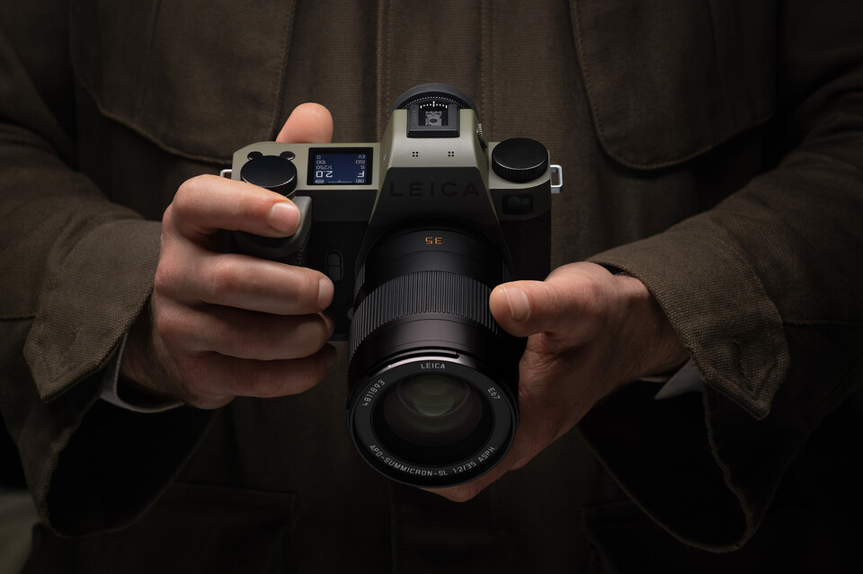 라이카가 기존 ‘라이카 SL3’ 모델에 리포터 디자인을 적용한 스페셜 에디션, ‘라이카 SL3 리포터’를 출시했다..／라이카 카메라 코리아