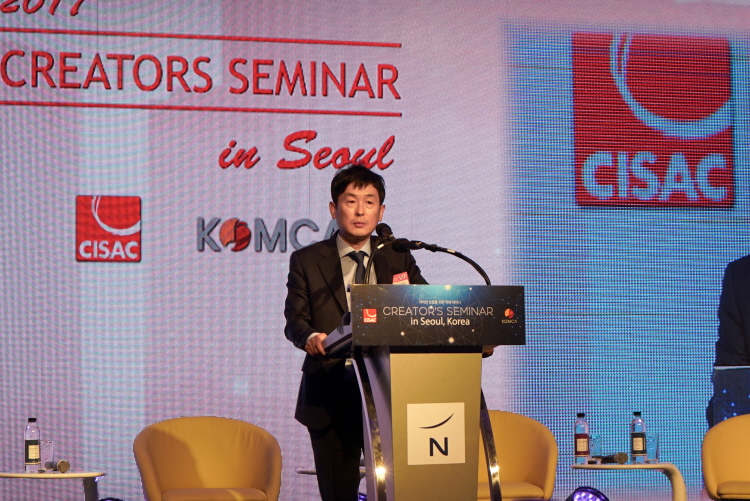 윤명선 음저협 전(前) 회장이 세계음악창작자연맹(CIAM) 총회에서 ‘2025 페어 트레이드 뮤직 인터내셔널(FTMI) 음악 창작자 공로상’을 수상했다./한국음악저작권협회