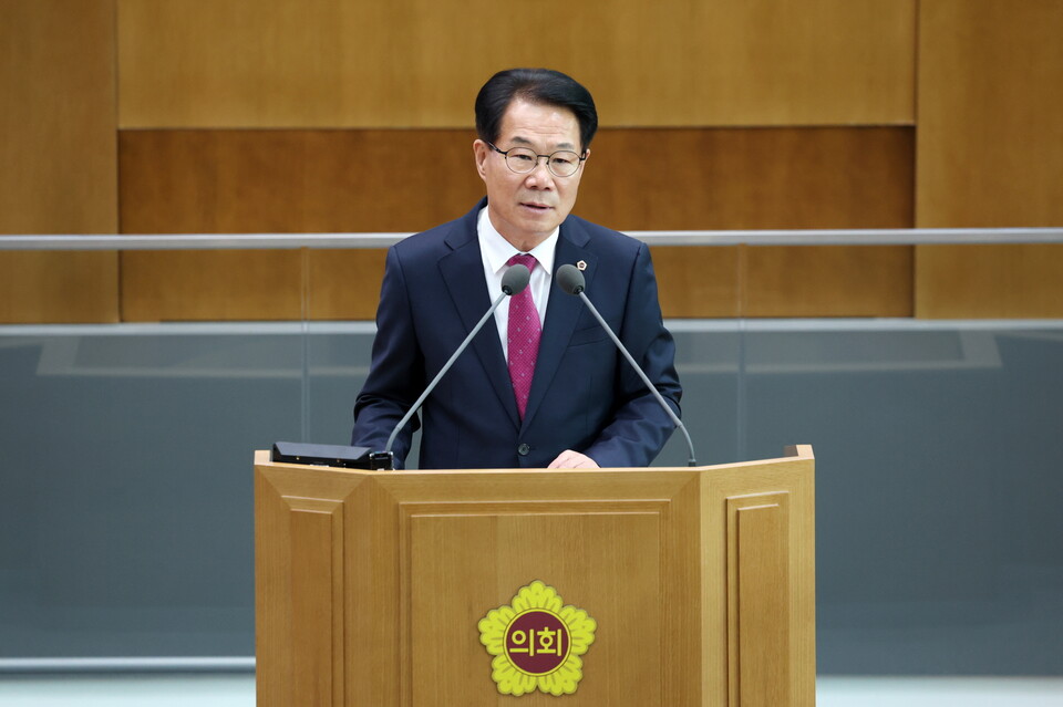 유영두 부위원장(국민의힘, 광주1)은 11월 6일(수) 열린 제387회 임시회 제3차 본회의에서 세계문화유산 남한산성을 ‘굴욕의 상징’이 아닌 ‘호국의 성지’로 되살려야 한다며, 남한산성 위령비 건립과 전략적 활용 방안 마련을 강력히 제안했다./ 경기도의회 제공