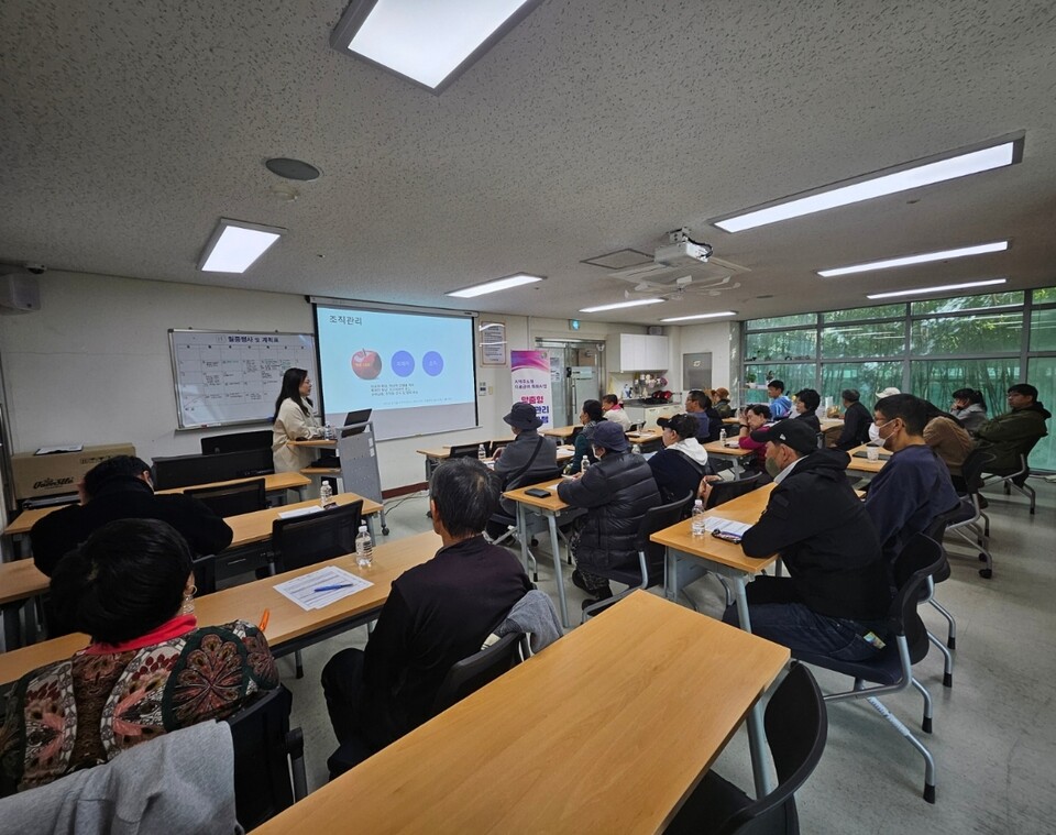 의왕시(시장 김성제)는 의료급여 수급 자활근로자의 정신건강 증진과 인권 감수성 향상을 위한 ‘건강한 마음, 건강한 일’ 특화사업을 성공적으로 마무리했다고 밝혔다./ 의왕시 제공
