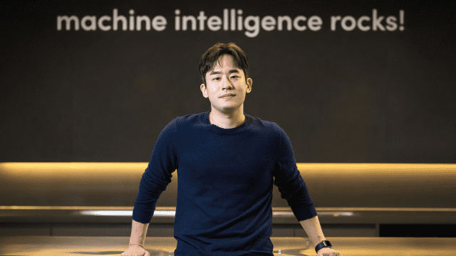 윤성호 대표의 마키나락스는 '인공지능 시대의 엑셀(Excel)'을 장기적 목표로 삼고 있다. 기계 학습 전문가가 아닌 현장 엔지니어, 관리자, 작업자들도 각자 업무에 특화된 인공지능 에이전트를 스스로 만들고 활용할 수 있는 환경을 구축하고자 한다./마키나락스