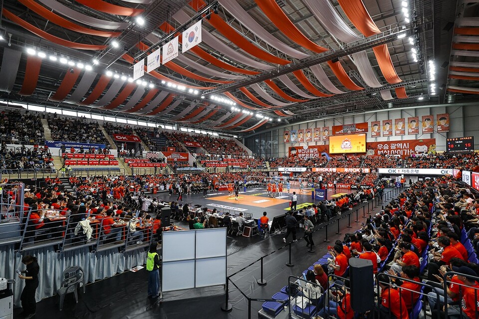 부산 강서체육관이 만원 관중으로 가득 차 있다. /OK저축은행 제공