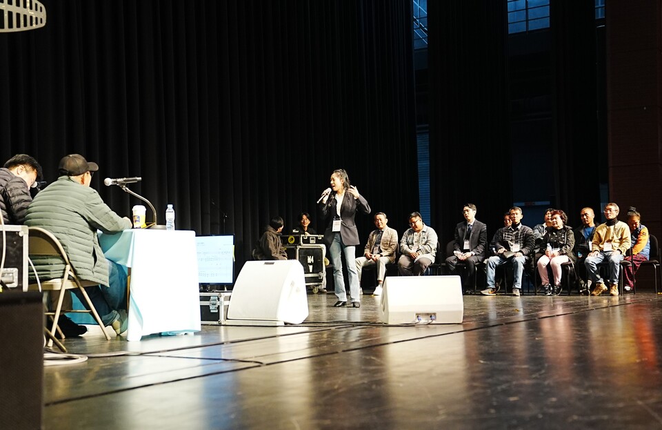 KBS전국노래자랑 예심에서 열창중인 참가자. 사진=영덕군