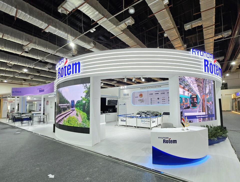 지난 9일부터 오는 11일까지 이집트 뉴카이로 소재 국제전시센터에서 열리는 현지 최대 교통물류 전시회 ‘TransMEA 2025’에 참가한 현대로템의 전시관 전경./현대로템